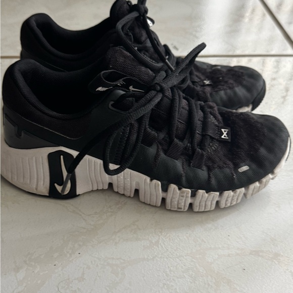 Used - Picture 3 of 4